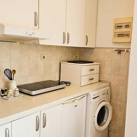 1-bedroom Apartment, 10 Minutes From The City Center Apartment *
